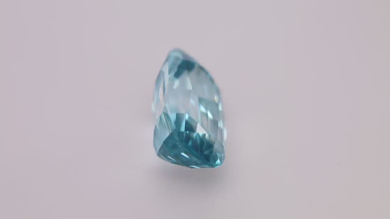 Blue Zircon 30.83 ct